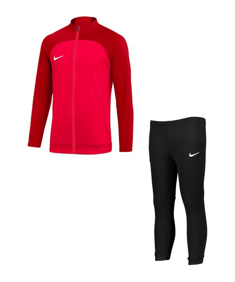 Rote Nike Trainings